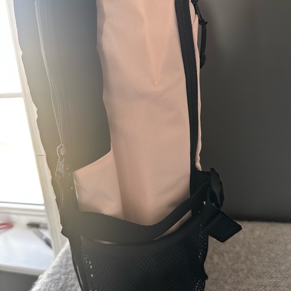 Adidas women/girls backpack - Picture 3 of 4